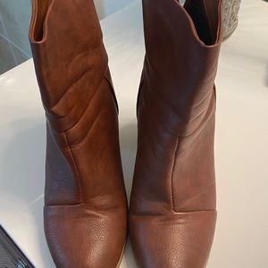 Ladies boots